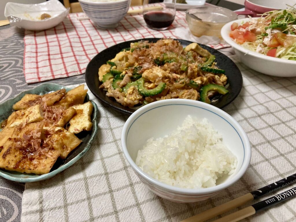 豆腐入りの簡単レシピ！夏に食べたいゴーヤーチャンプルーの作り方 | danna-meshi
