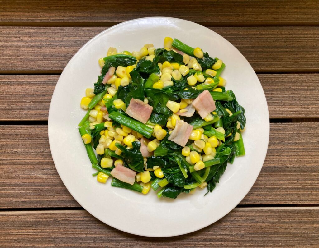 Easy and simple! Stir-fried spinach and corn with soy sauce butter recipe and how to cook